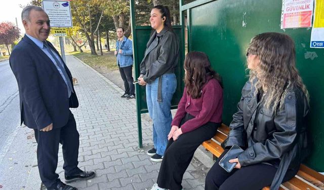 Rektör Altun, kampüste öğrenci ve esnafla sohbet etti