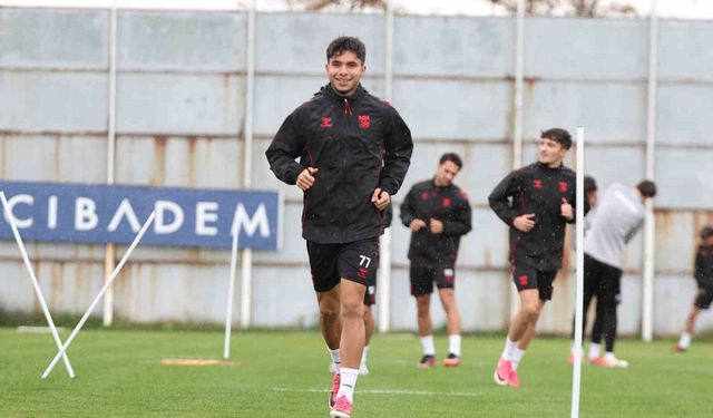 Sivasspor yağmur altında çalıştı