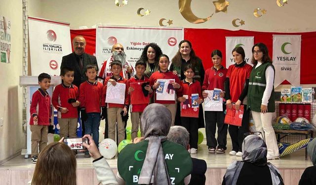 'Yiğido Dede' çocukların yüzünü güldürdü