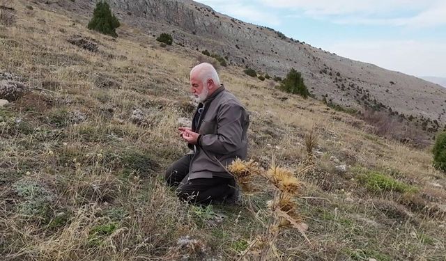 Yıllar önceki nasihati unutmadı, 2 bin 270 rakımda ezan okuyup namaz kıldı