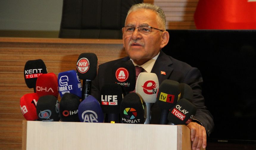 Kayseri Büyükşehir Belediye Başkanı Memduh Büyükkılıç mazbatasını aldı