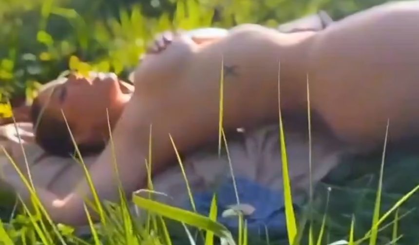 Wanda Nara çimlere çırılçıplak uzandı! Wanda Nara çıplak video yayınladı!