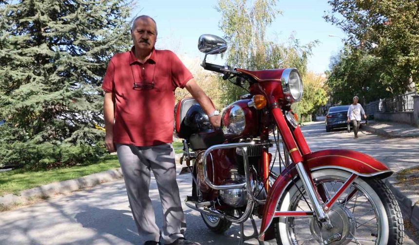 42 yıldır kullandığı motosikletini oğlundan dahi kıskanıyor