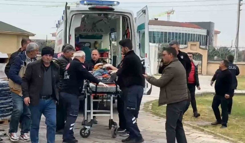 Müze tadilatında portatif asansör devrildi: 2 işçi yaralı