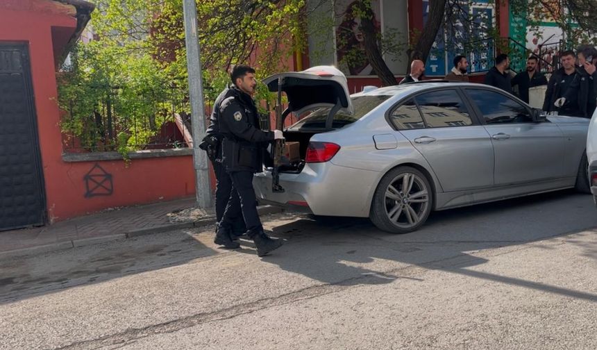 12 saattir kaçan ve bagajından otomatik silah çıkan araca 24 bin 854 bin TL ceza