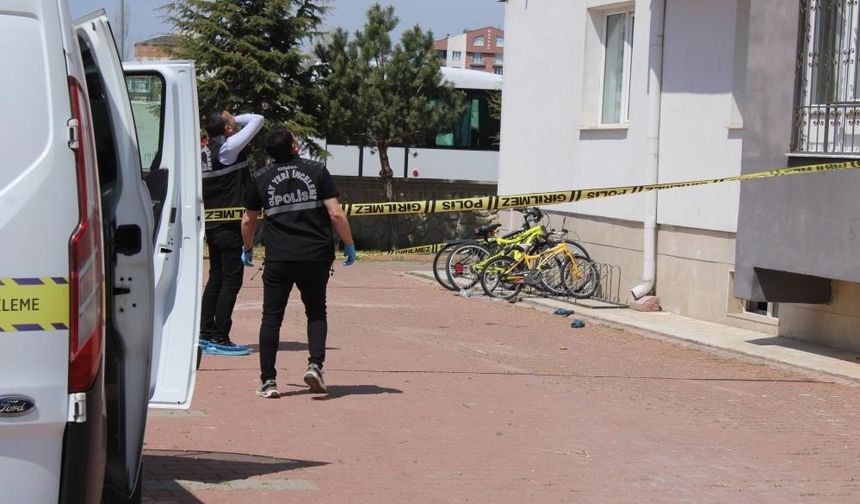 Cam silerken 4’üncü kattan düşerek ağır yaralanan kadın hayatını kaybetti