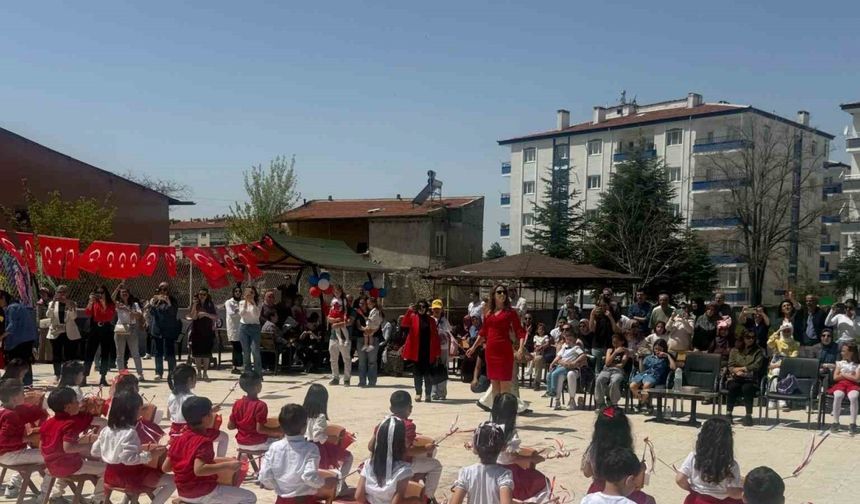 Çocuklara üniversitelilerden eğlenceli bayram etkinliği