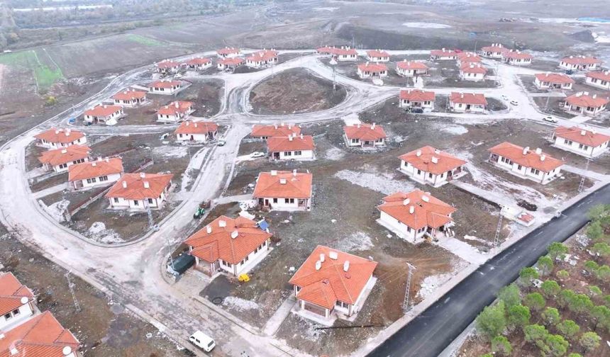 Depremin ardından Kadıoğluçiftliği’ndeki köy evlerinde yaşam başladı