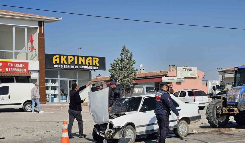 Ehliyetsiz sürücü kaza yaptı: 2 yaralı