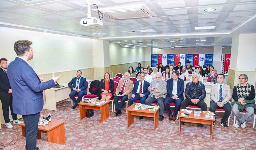 Hemşirelik öğrencilerine sanal gerçeklik temelli eğitim