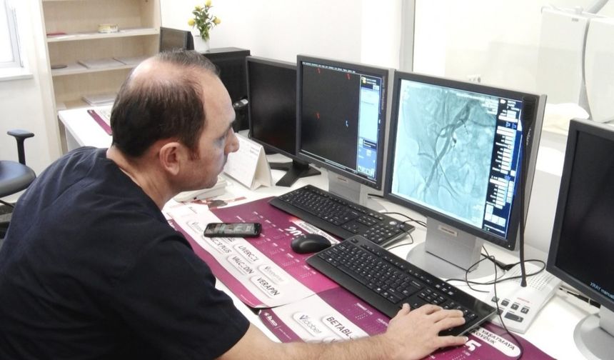 Kasıktan girilerek yapılan operasyonda kalp kapakçığı değiştirildi