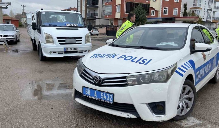 Sahte plakalı kamyonetin sürücüsü kovalamacayla yakalandı