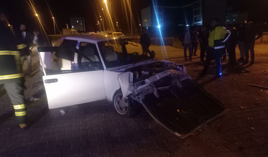 Kırıkkale'de iki otomobil çarpıştı; 7 yaralı!