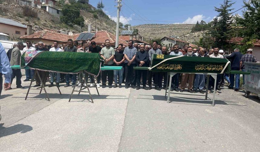 Ev yangınında hayatını kaybeden yaşlı çifte veda