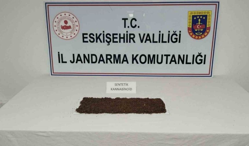 Narkotik ticareti yapmayı amaçlayan şüpheli jandarmadan kaçamadı