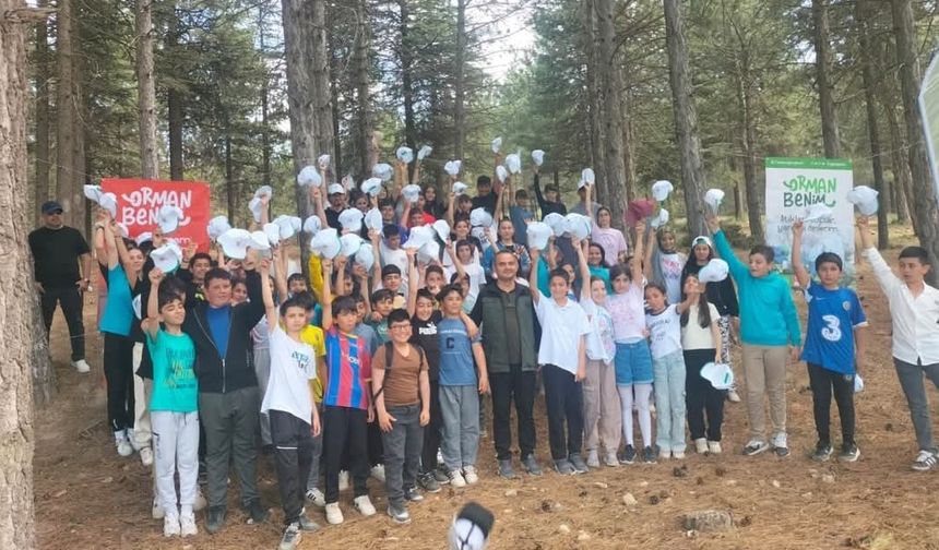 Öğrencilerden ormanda temizlik seferberliği