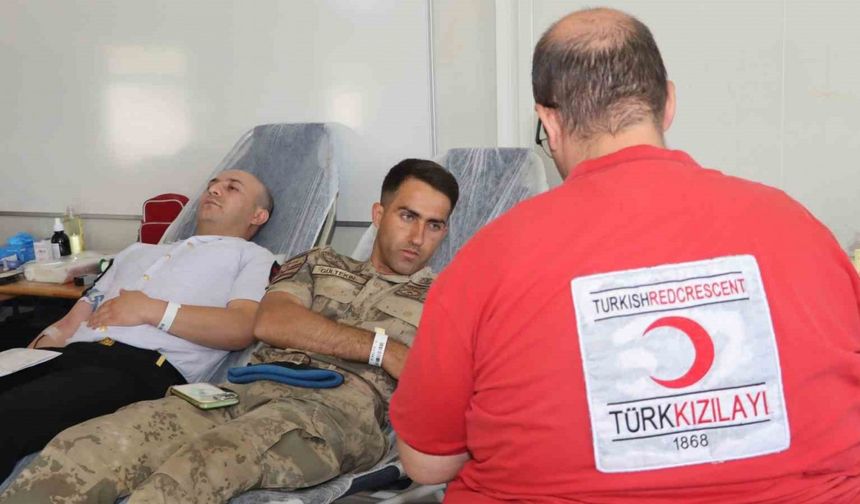 Jandarma personeli kan bağışında bulundu