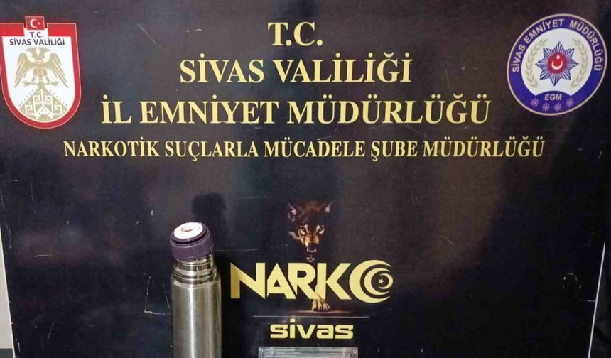 Uyuşturucu tacirleri yakayı ele verdi