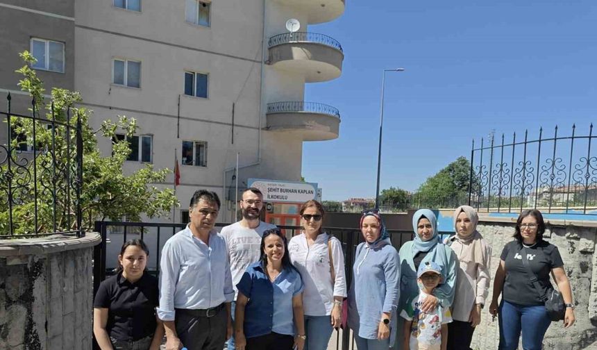 Velilerden mahalledeki okulun taşınmasına tepki