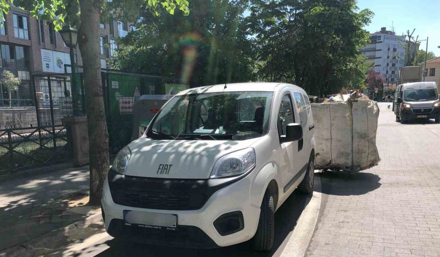 Yeni bisiklet yoluna araç engeli