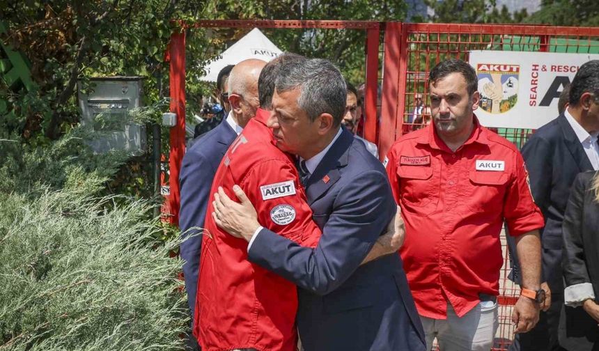 CHP Genel Başkanı Özel’den AKUT’a taziye ziyareti