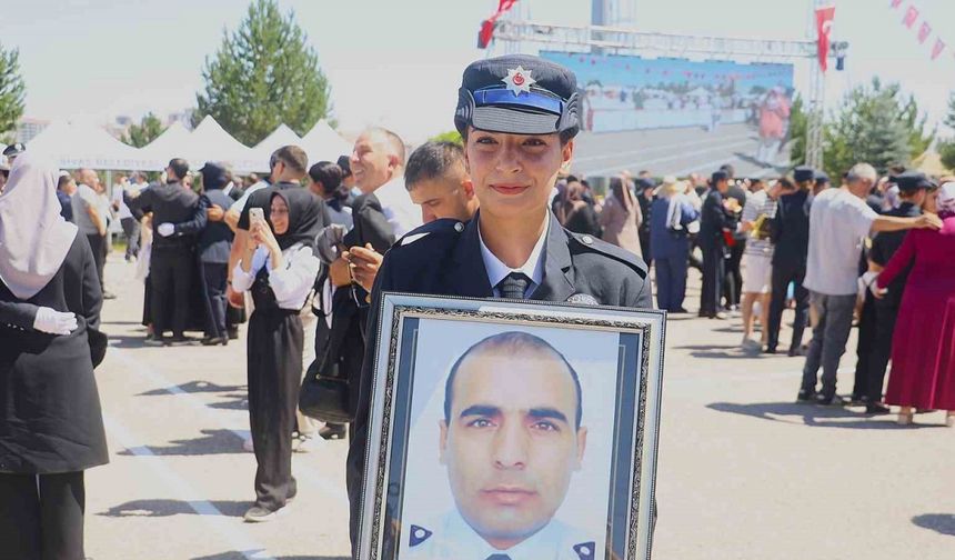 Şehit babasının izinden gitti, o da bugün mezun oldu