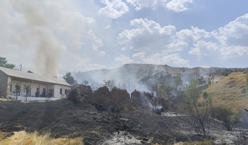 Sivas’ta çıkan yangında 12 ev zarar gördü, alevler ormana sıçramadan kontrol altına alındı