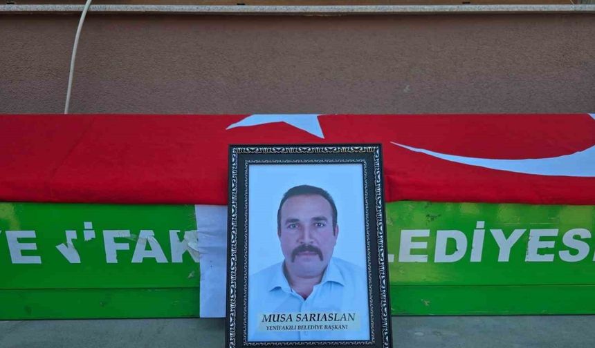 Trafik kazasında hayatını kaybeden belediye başkanı, son yolculuğuna uğurlandı