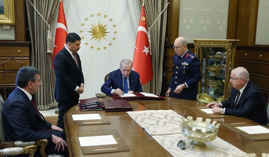 29 generalin görev süreleri 1 yıl, 478 albayın görev süreleri 2 yıl uzatıldı