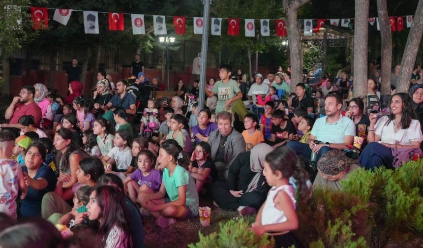Açık hava sineması etkinlikleri devam ediyor