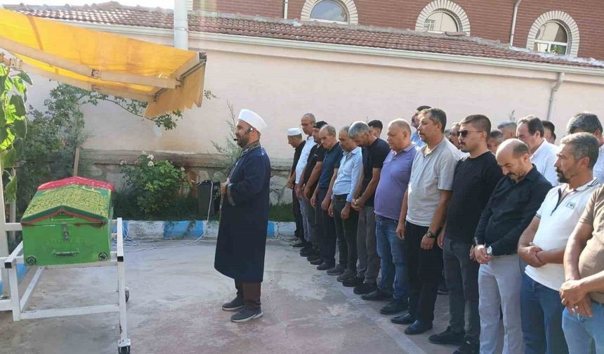 Erkek arkadaşı tarafından uğradığı saldırıyla gündeme gelen lise öğrenci kız trafik kazasında hayatını kaybetti