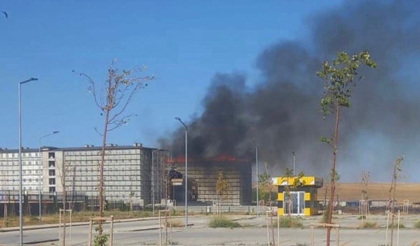 İnşaat halindeki yurt binasında yangın paniği