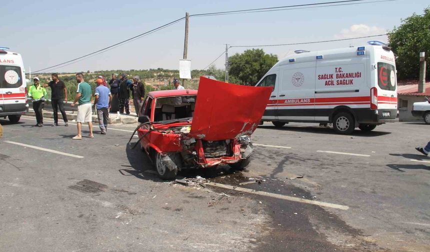 Otomobiller çarpıştı: 4 yaralı