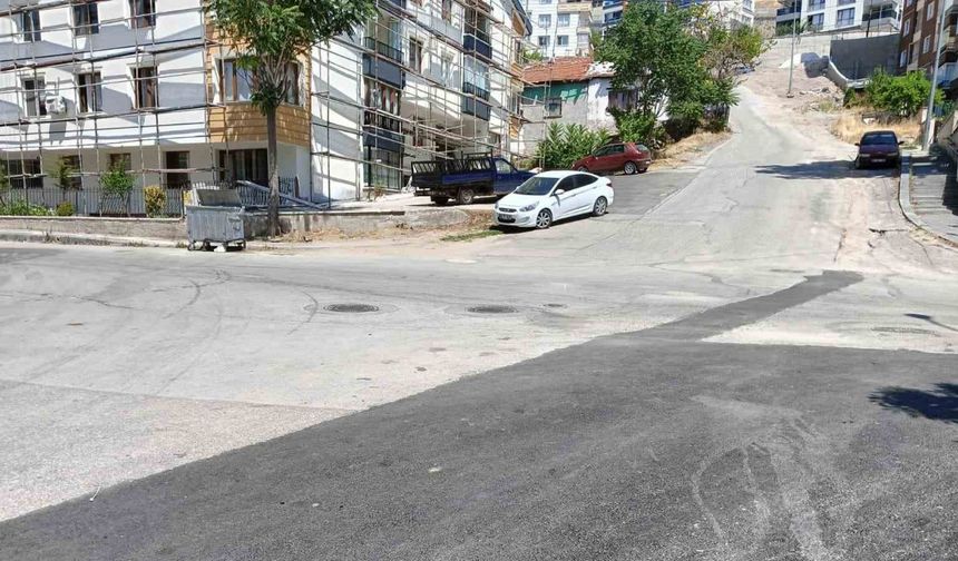 Sürücü fren yerine gaza bastı: 2 yaralı