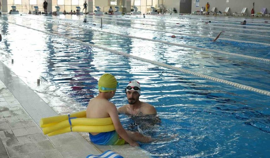’Yüzme Bilmeyen Kalmasın’ projesi ile binlerce çocuk yüzme öğrendi