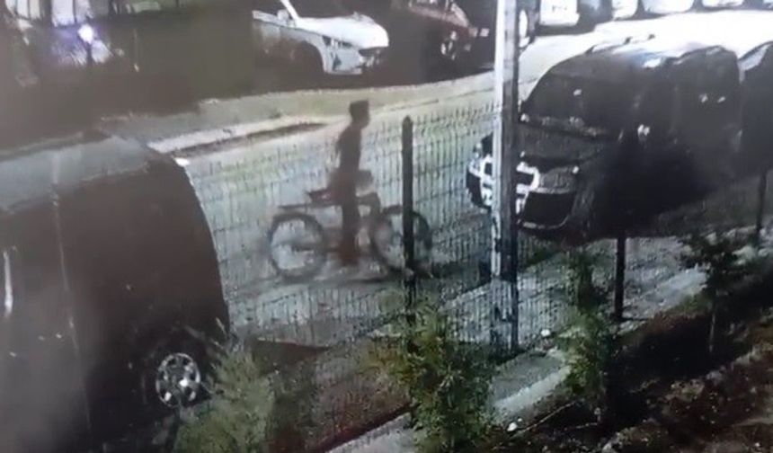 Çaldığı bisikletle kablo çalan zanlı kamerada