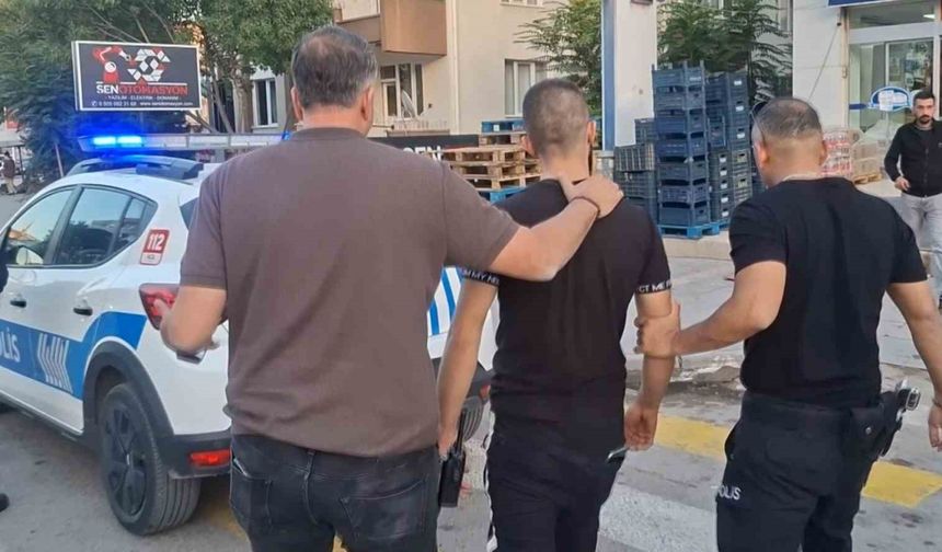 Köpeği çalmak isteyen şüpheli ile polis kovalamacası kamerada
