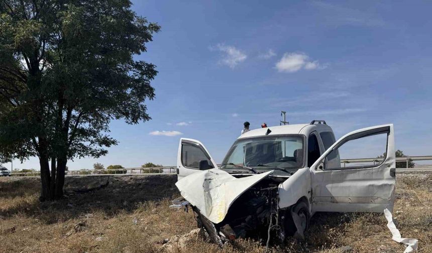 Şarampole düşen araçtakiler kazayı hafif atlattı