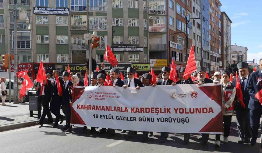 Sivas’ta Gaziler kol kola yürüdü