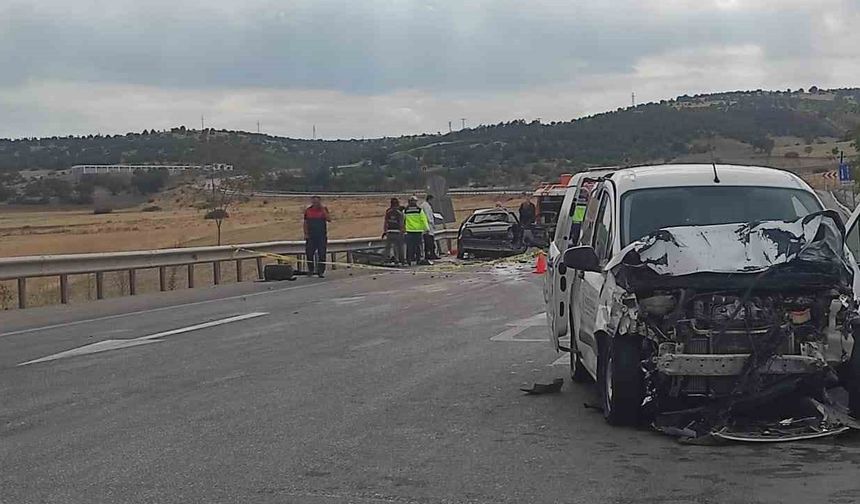 Trafik kazası 1 ölü 3 yaralı