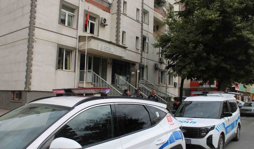 Sağlık merkezinde sıra kavgası: 3 yaralı