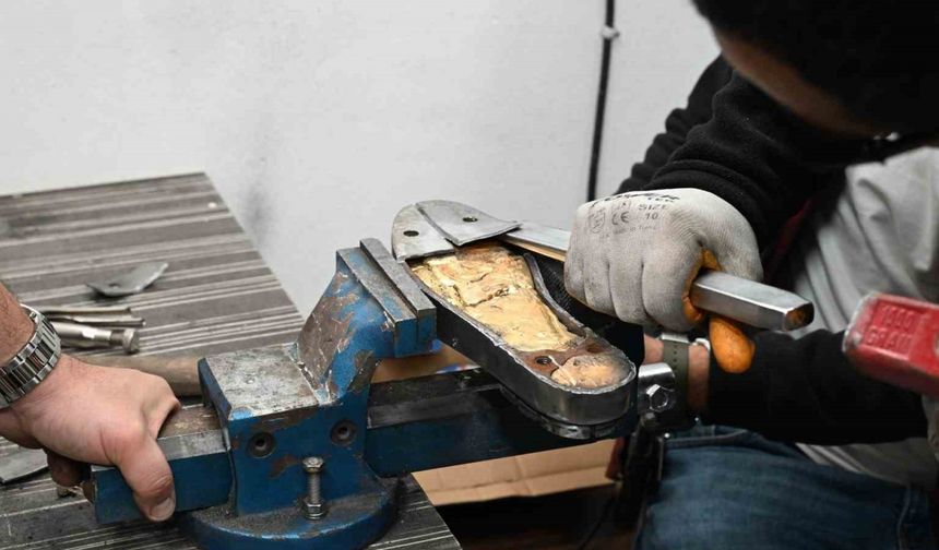 Takside 21 kilo 506 gram kaçak altın ele geçirildi: 1 tutuklama