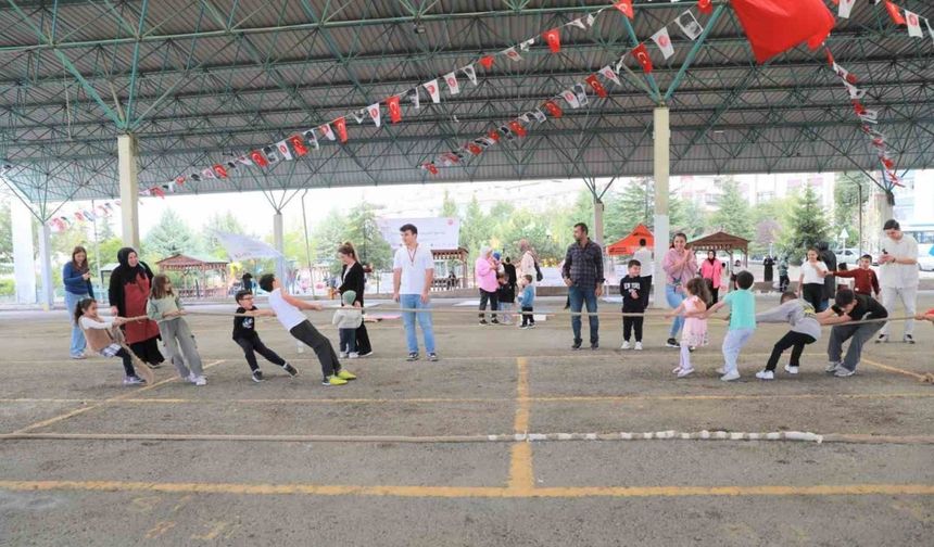 Unutulmaya yüz tutan sokak oyunları ’Sokak Oyunları Festivali’nde canlandı
