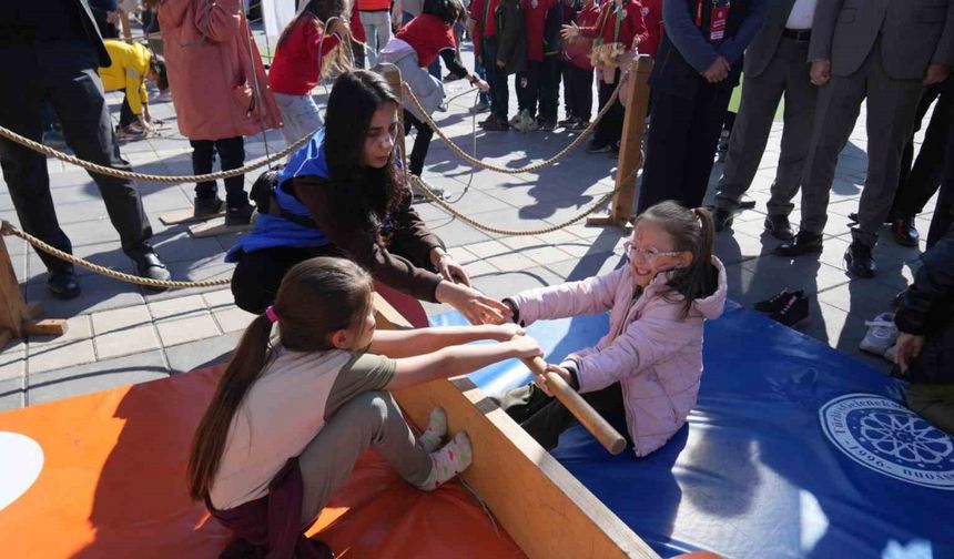 "Bir Tır Dolusu Mutluluk"