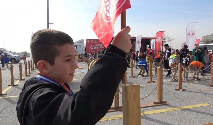 Çocuklar pili bitmeyen oyunlarla eğlendi