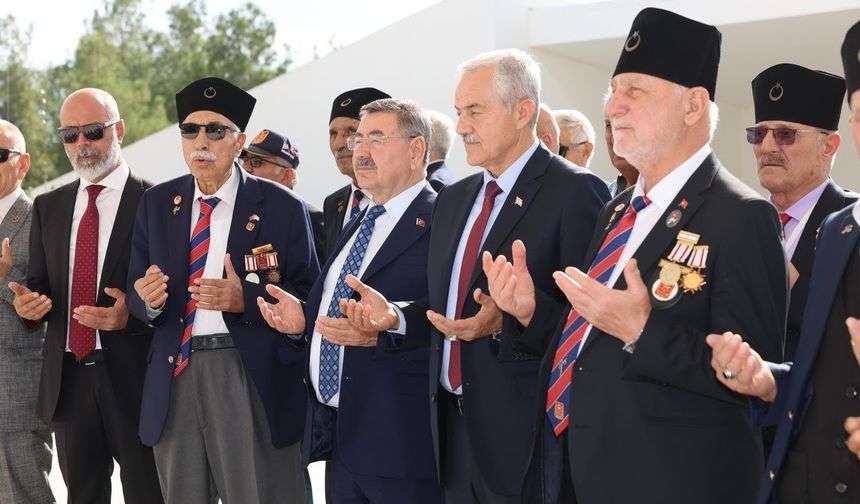 Gölbaşı Belediye Başkanı Odabaşı, ilçedeki gazilerle KKTC’nin 42. yıl kutlamasına katıldı