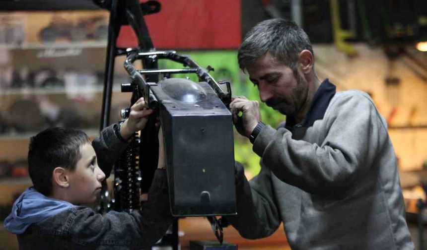 Hurdaya dönen Jawa motosikletler atölyede yeniden gün yüzüne çıkıyor