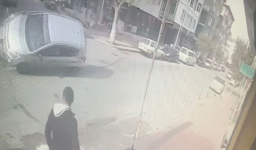 Ortalığın savaş alanına döndüğü kaza kamerada: 1 yaralı