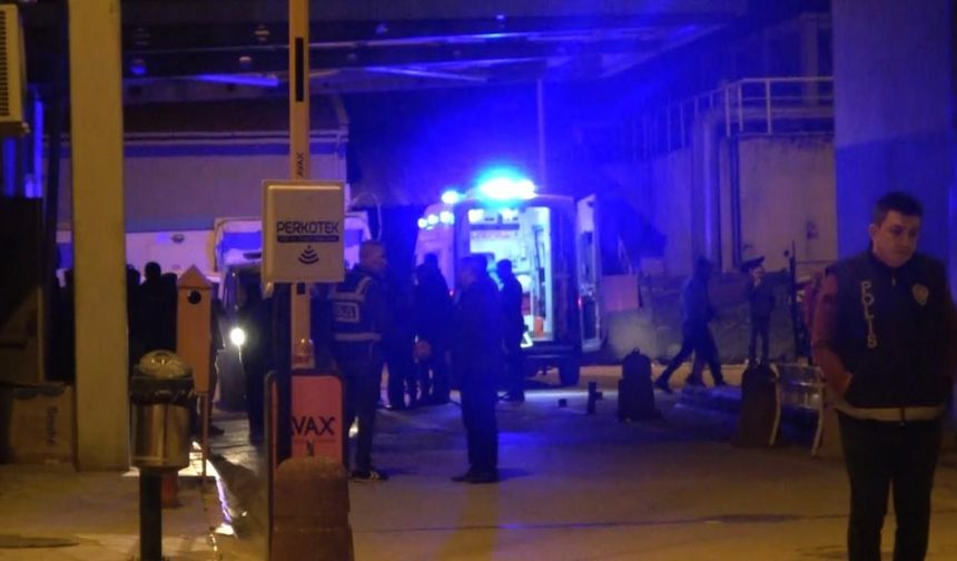 Otomobil belediyeye ait kamyona arkadan çarptı: 1’i bebek 3 yaralı