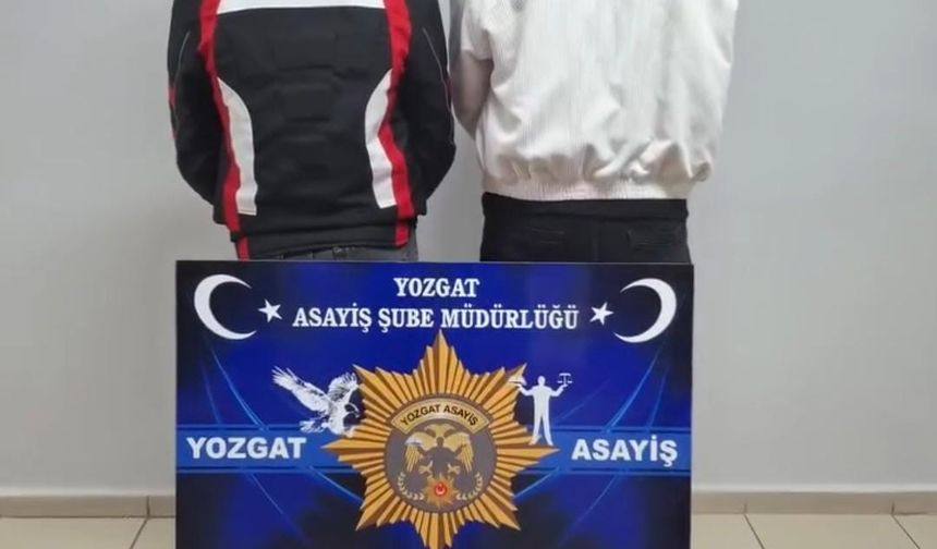 Oyuncak silahla şov yapıp sosyal medyada paylaştılar, polisten kurtulamadılar